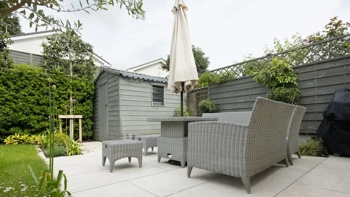 Petit salon de jardin